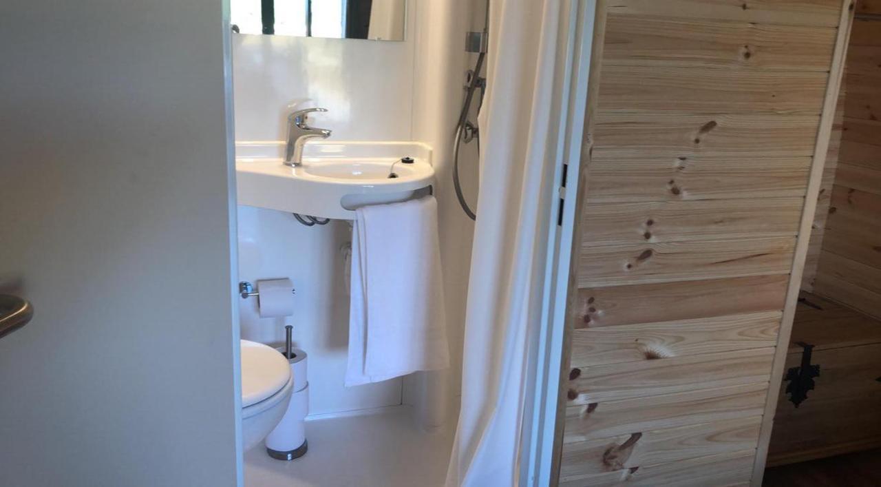 Superior Glamping Pod With Hot Tub Hotel ฟรอดแชม ภายนอก รูปภาพ