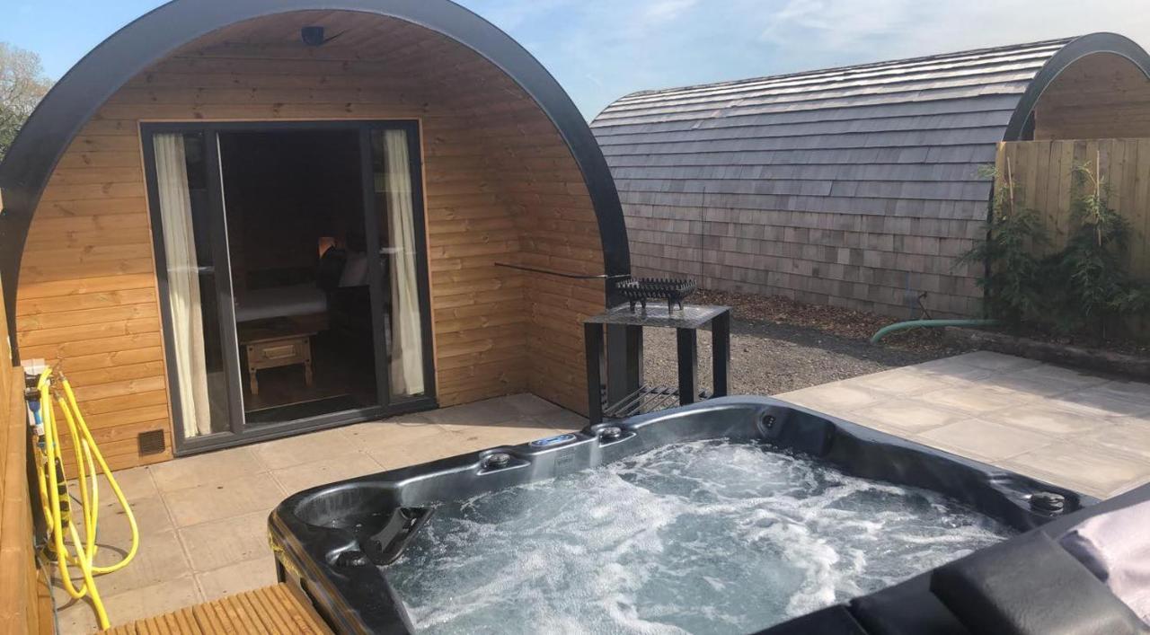 Superior Glamping Pod With Hot Tub Hotel ฟรอดแชม ภายนอก รูปภาพ