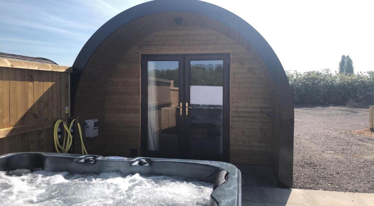 Superior Glamping Pod With Hot Tub Hotel ฟรอดแชม ภายนอก รูปภาพ