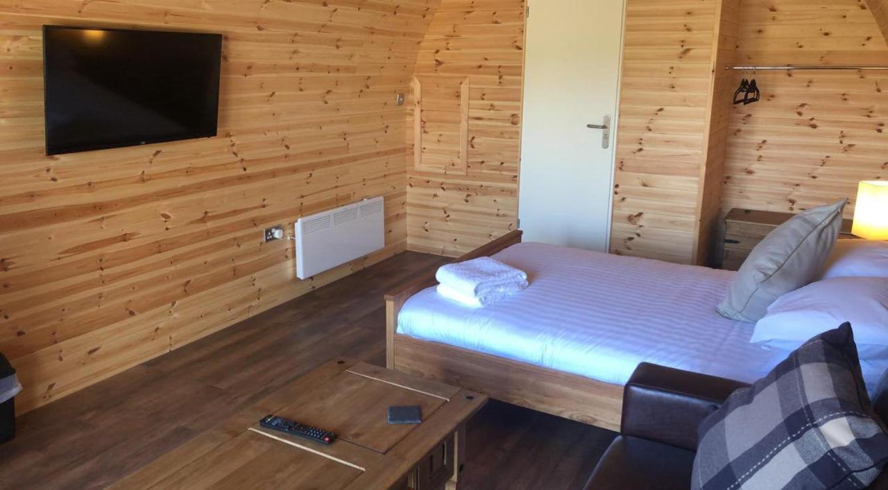 Superior Glamping Pod With Hot Tub Hotel ฟรอดแชม ภายนอก รูปภาพ