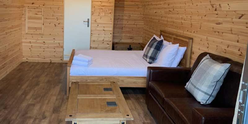 Superior Glamping Pod With Hot Tub Hotel ฟรอดแชม ภายนอก รูปภาพ