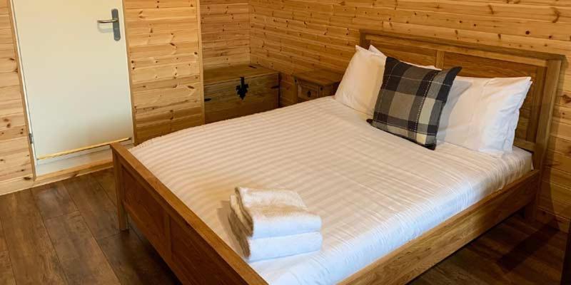 Superior Glamping Pod With Hot Tub Hotel ฟรอดแชม ภายนอก รูปภาพ